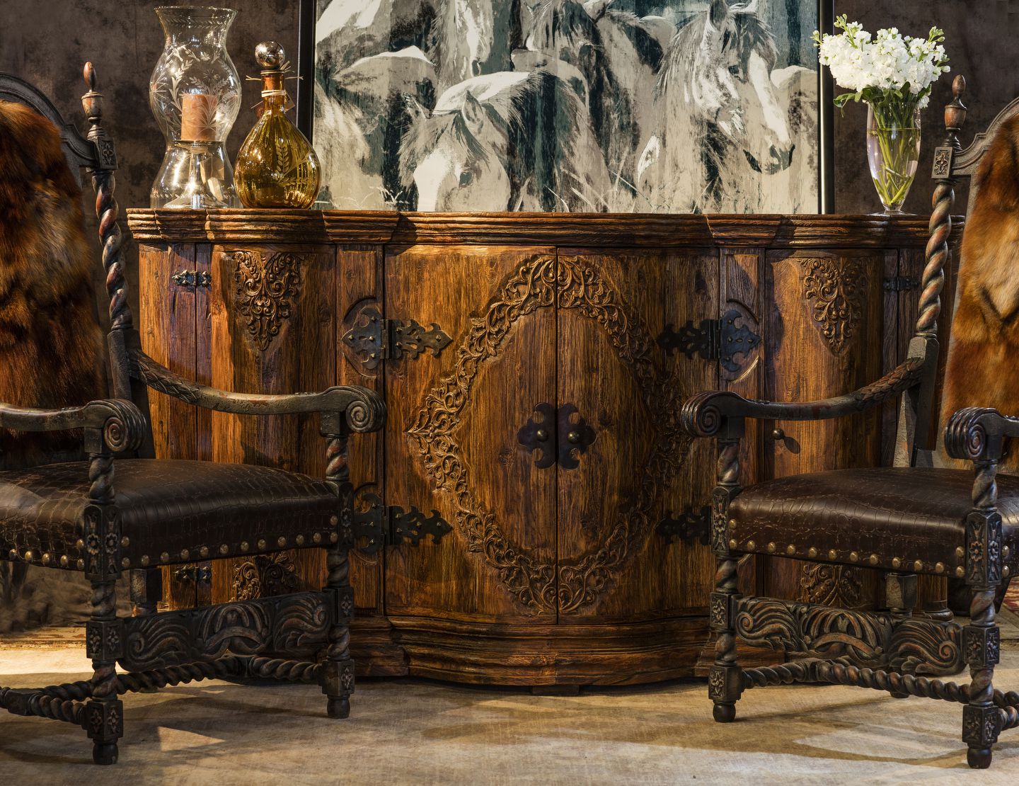 Gentlemen's Chest w/ Carving