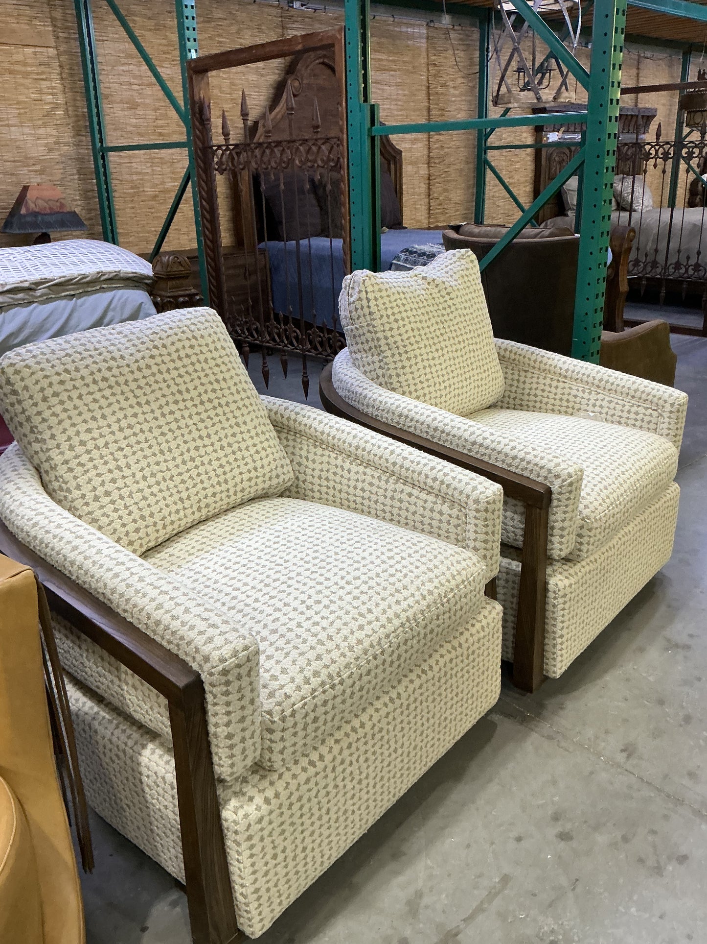 Briar Swivel Chair