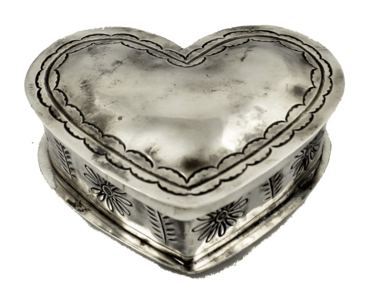 STAMPED SILVER CORAZON KEEPSAKE BOX-095-01