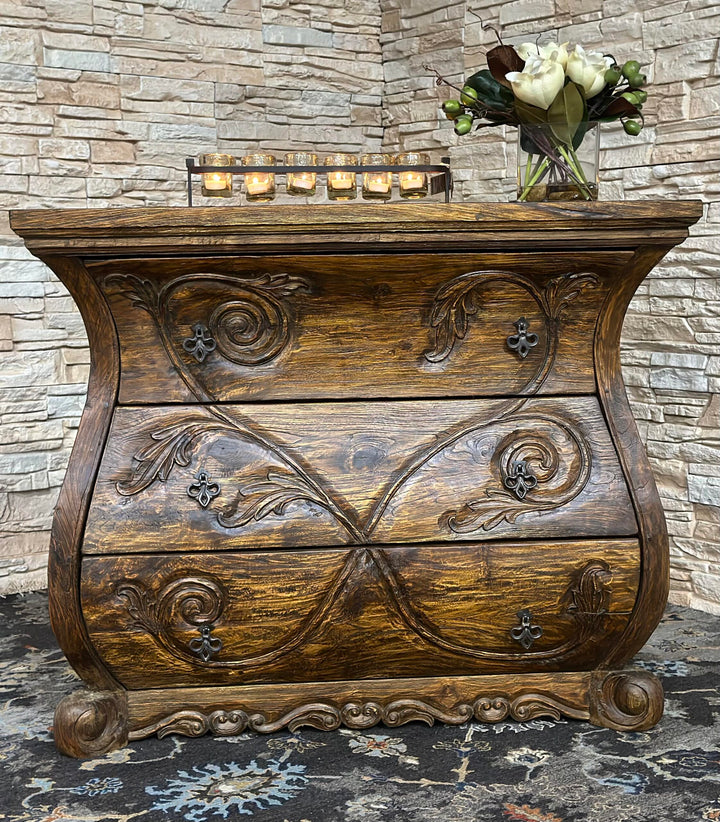 Angelina Dresser