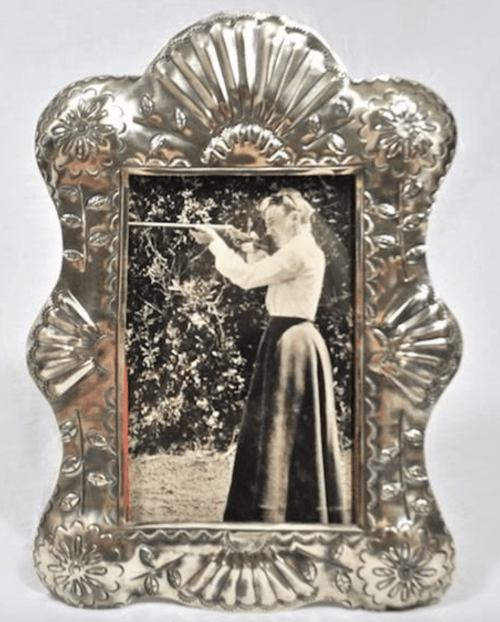 Scalloped Frame