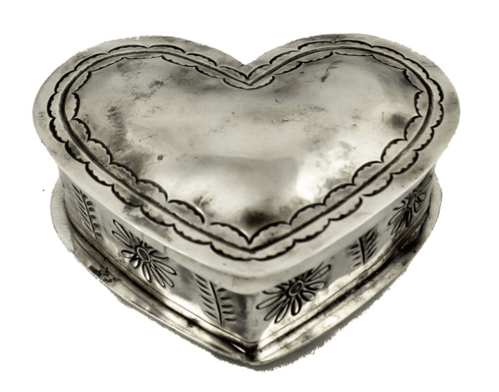 STAMPED SILVER CORAZON KEEPSAKE BOX-095-01